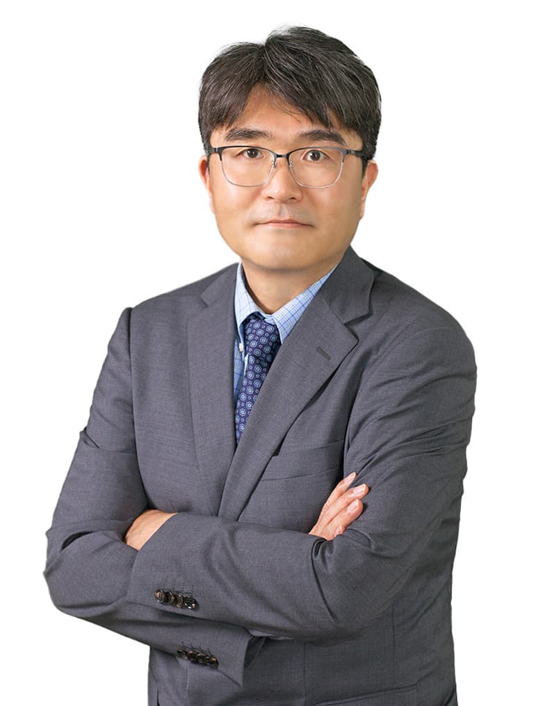 Jiwoong Kim (Director of Korean Medicine Clinic)